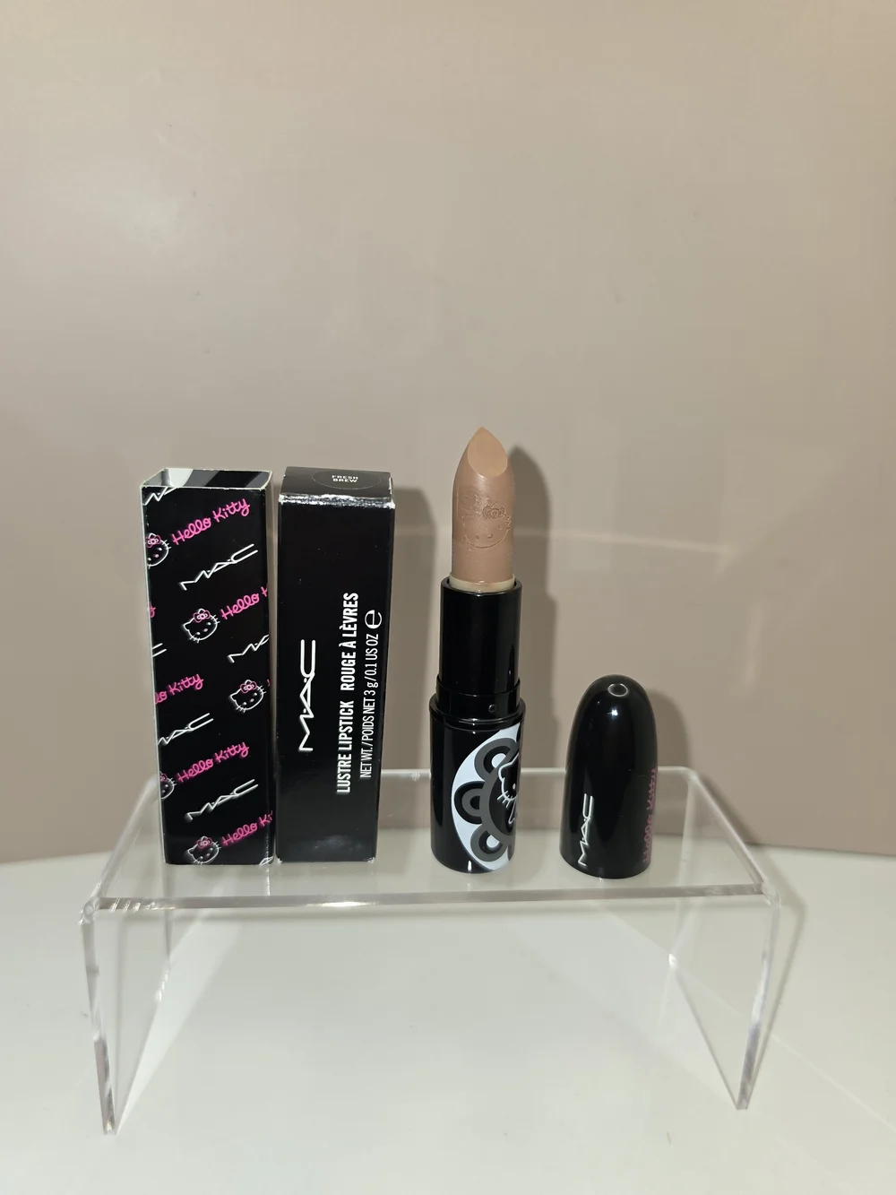 LIMITED EDITION MAC × HELLO KITTY LIPSTICK- 